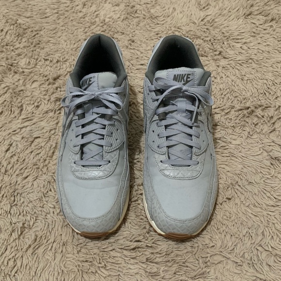 Nike Shoes - Nike sneakers